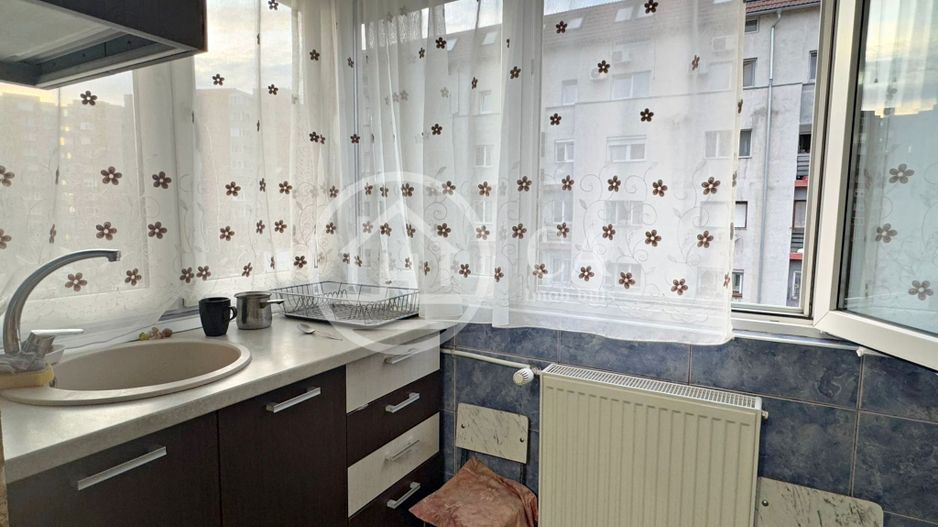 Apartament cu 3 camere de vanzare in Decebal, Oradea - Poză 8