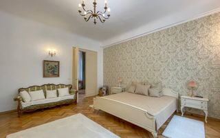 Apartament deosebit cu 3 camere, curte si parcare, aproape de Centru - Poză 6