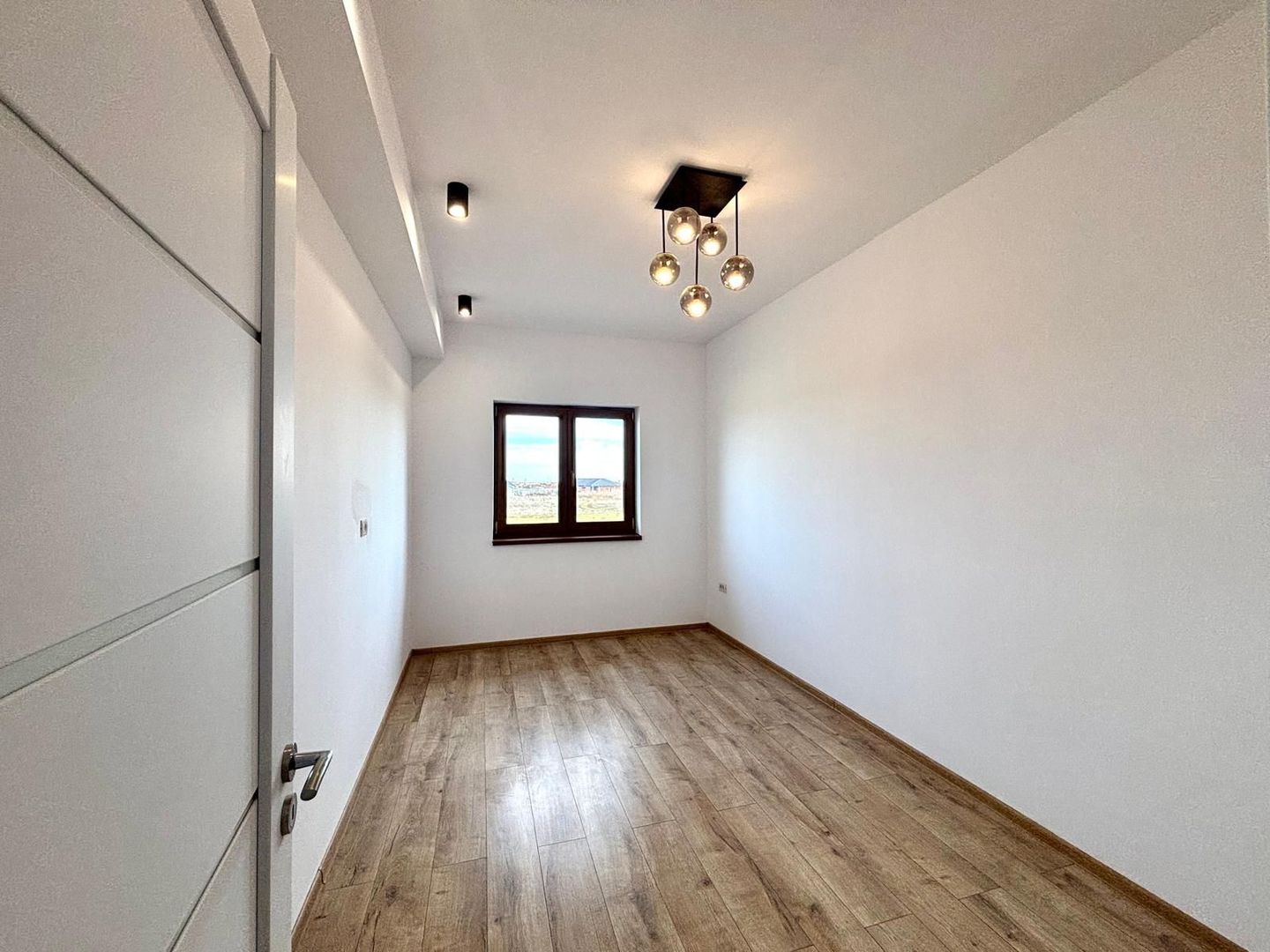 Duplex  cu 4 camere si teren generos , Sacalaz - Poză 14