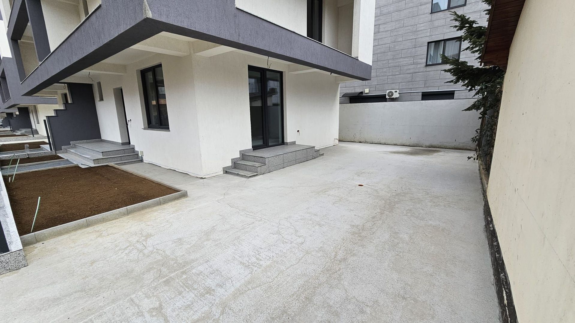 CASA DUPLEX - TOATE UTILITATILE, STRADA ASFALTATA, ACTE GATA, COMIS 0% - Poză 3