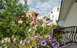 Vilă splendidă cu grădină extinsă și facilități moderne - Poză 21
