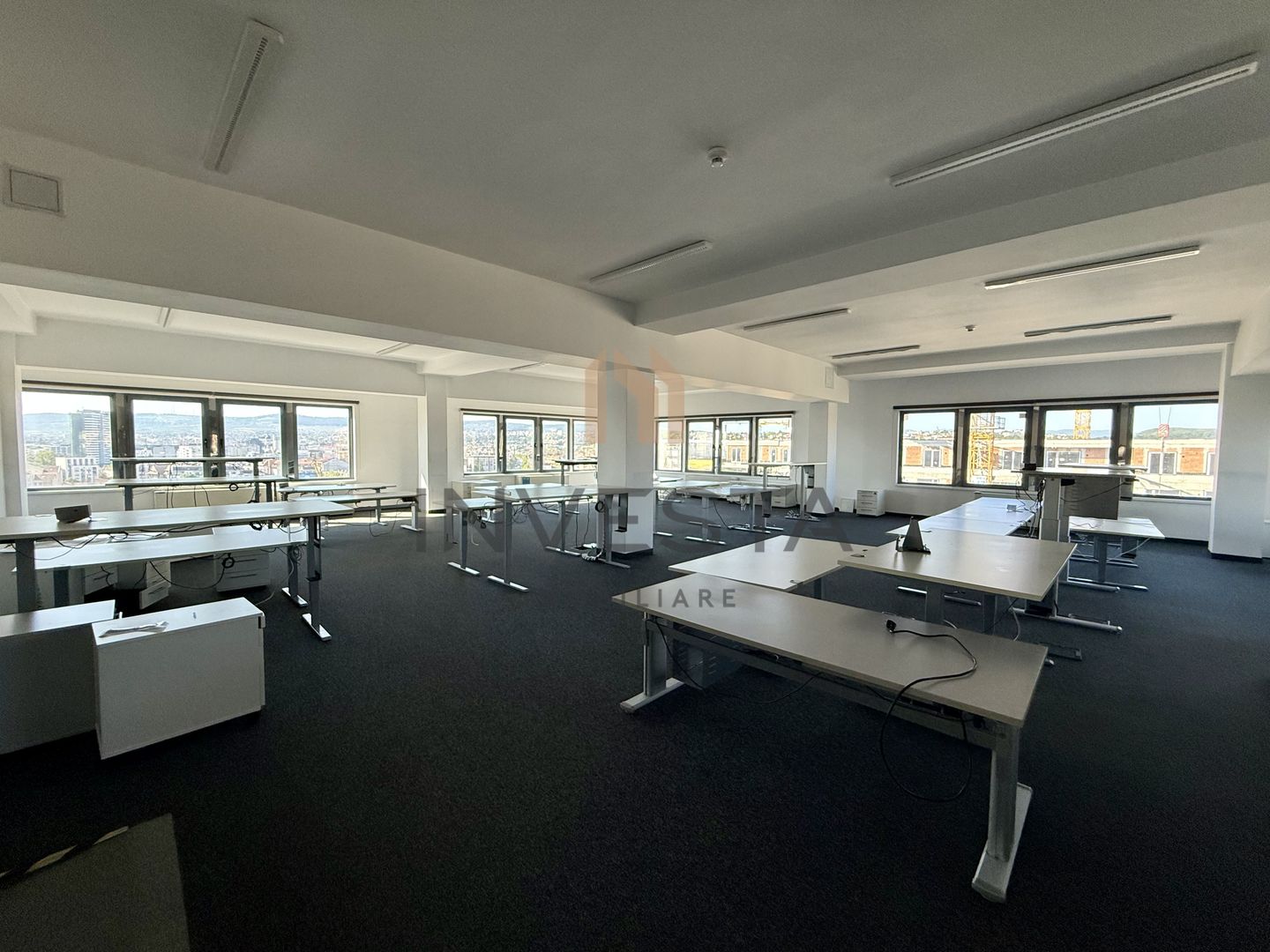 Ultimul etaj, vedere panoramică – Spațiu de birouri - Poză 2