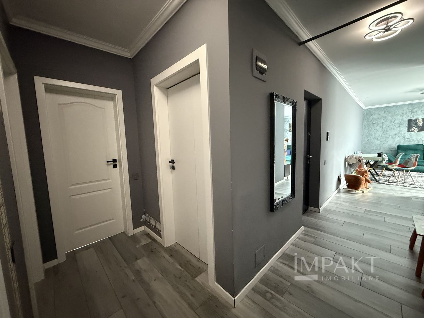 Apartament spatios cu 3 camere in Floresti (Sub Cetate) - Poză 4