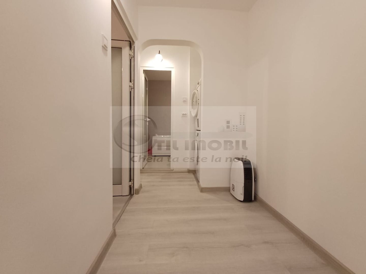 Apartament 3 camere Decomndat RENOVAT–  vis-a-vis de Palas Mall - Poză 3