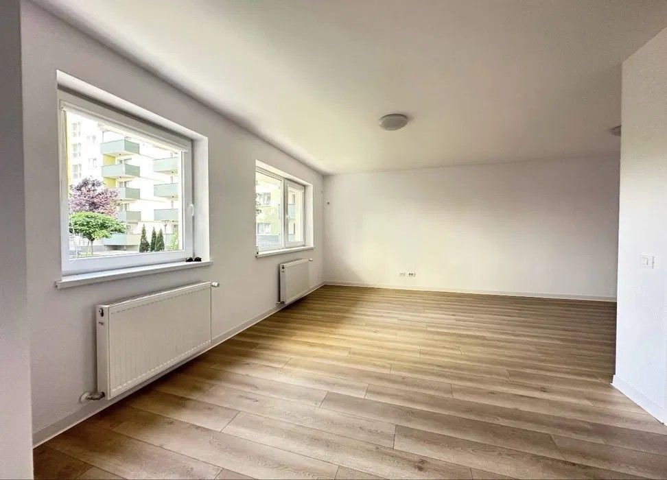 Garsoniera aproape de Mall Coresi, 38mp, loc parcare, 92500Euro - Poză 5