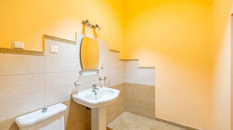 Apartament nemobilat, 3 camere, etaj 1, Bld.Revoluției - Poză 2