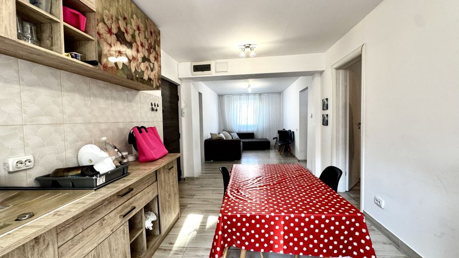Apartament 4 camere, spațios, in zona Centralǎ- Piața Mǎrǎști - Poză 4