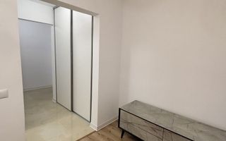 Apartament cu 3 camere, intermediar, complet renovat. - Poză 4