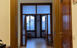 Închiriere apartament ultracentral cu 2 camere - Poză 2