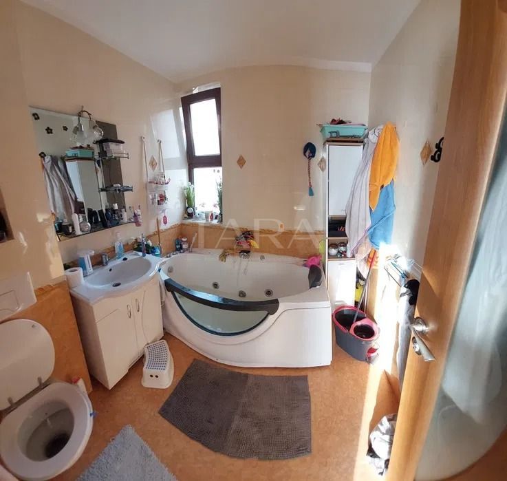 De vanzare apartamnet 3 camere in Dambul Rotund. - Poză 4