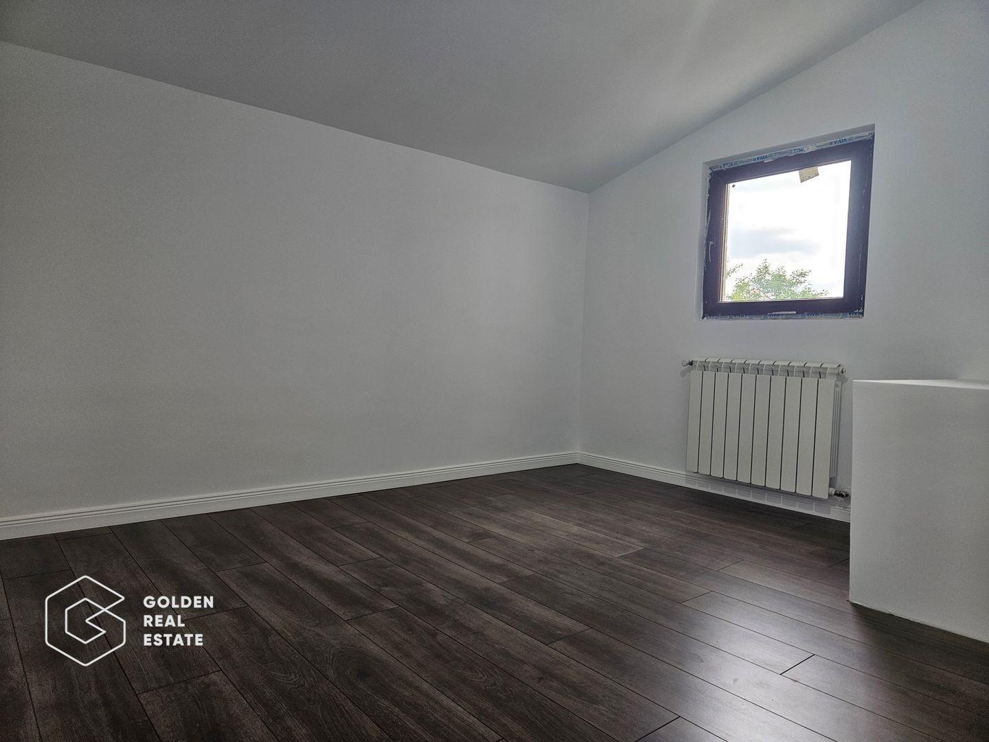 Vila cu 5 camere, 4 bai, Otopeni-centru, COMISION 0, renovata complet - Poză 11