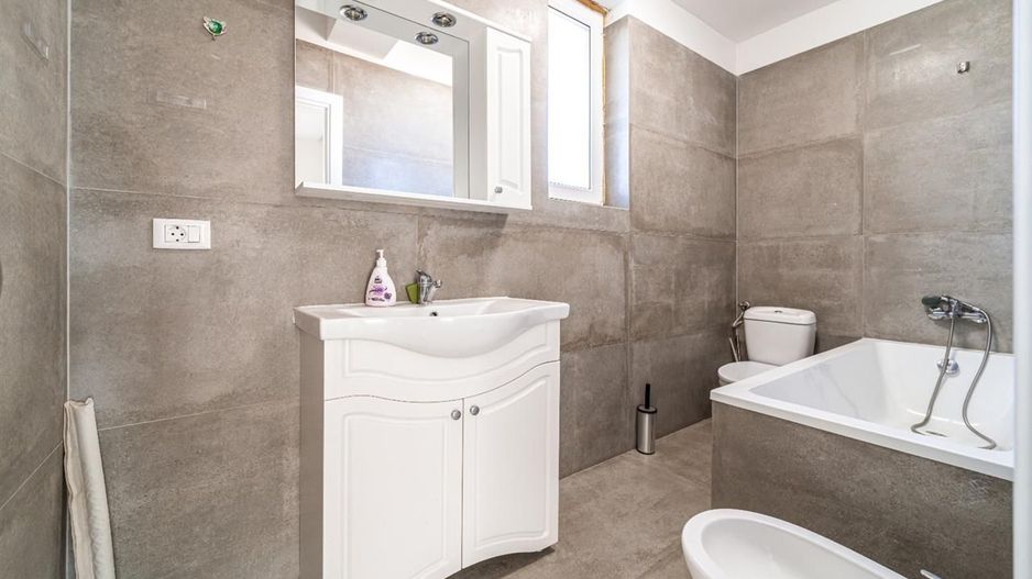 Duplex P+E 4 camere 2 bai Urseni - Poză 4