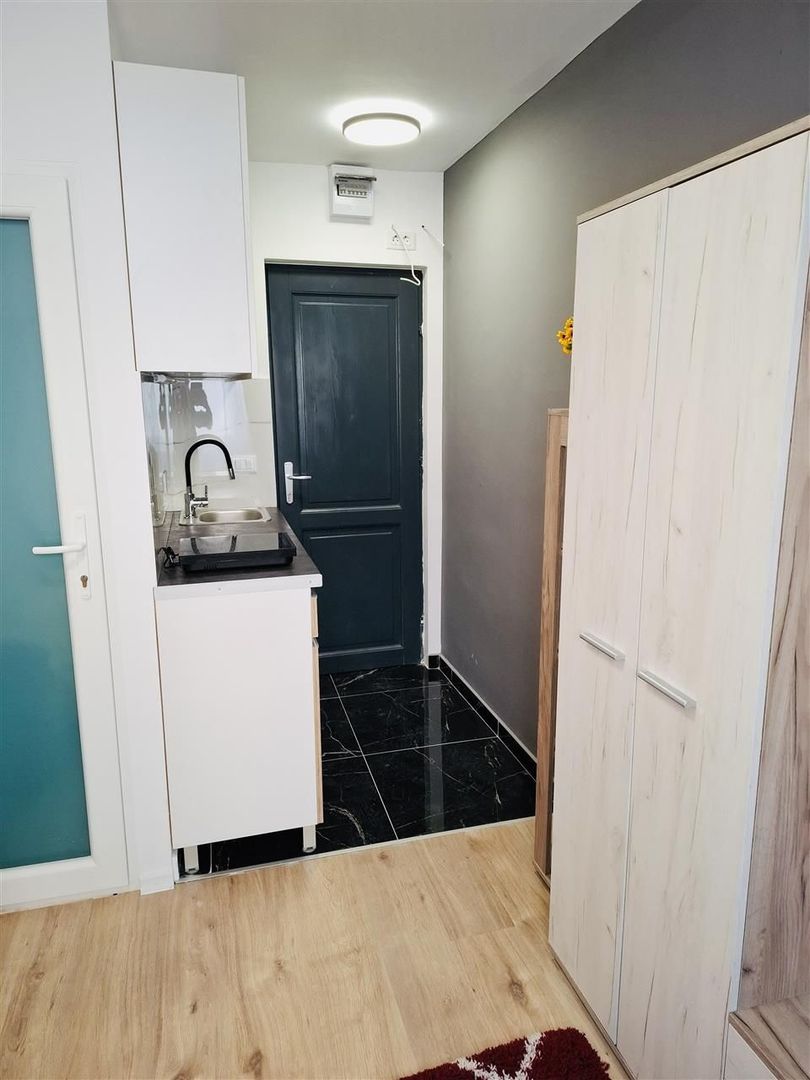 Garsoniera complet renovata zona Rogerius - Poză 4