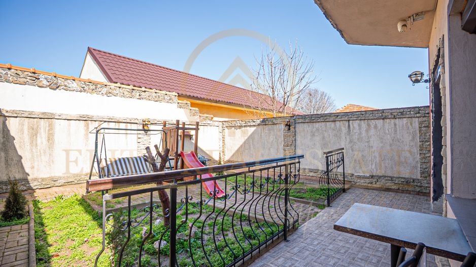 Casa De Vanzare in Palazu Mare - Teren de 455 mp cu Piscina si Garaj - Poză 6