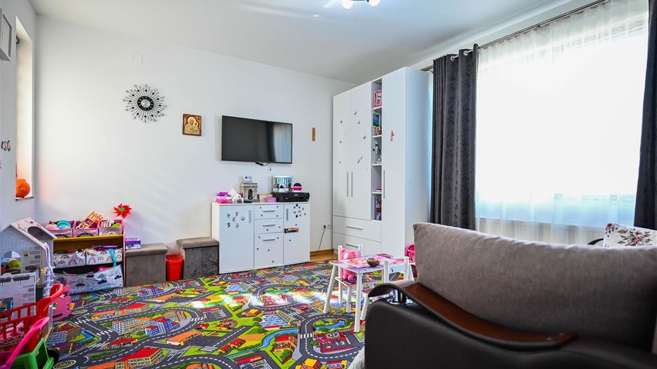 Somptuozitate in stil modern, 2 garaje, 3 terase, totul pe 1.000 mp teren - Poză 30