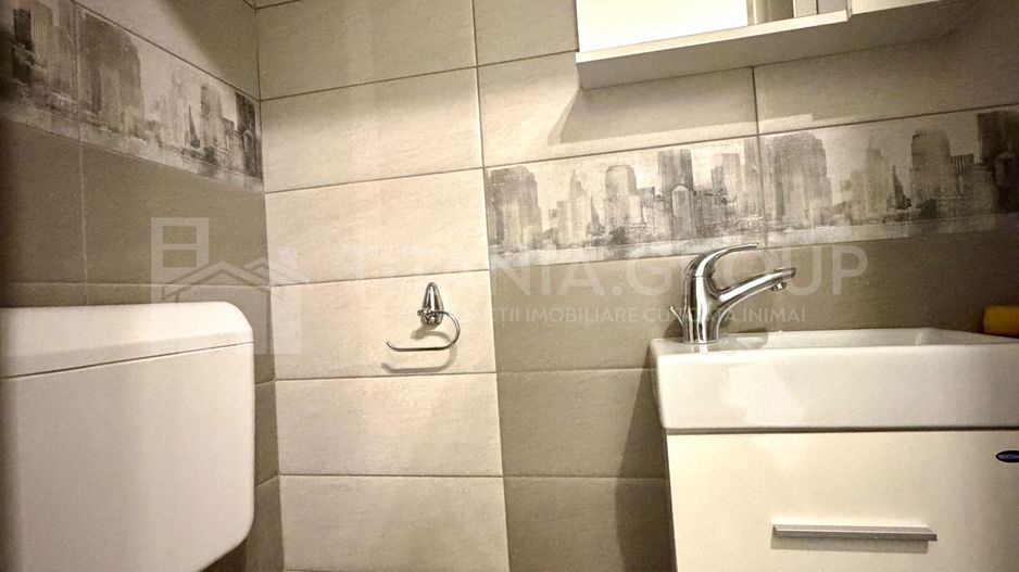 Apartament cu 3 camere, 2 bai  - zona Tractorul - Poză 9