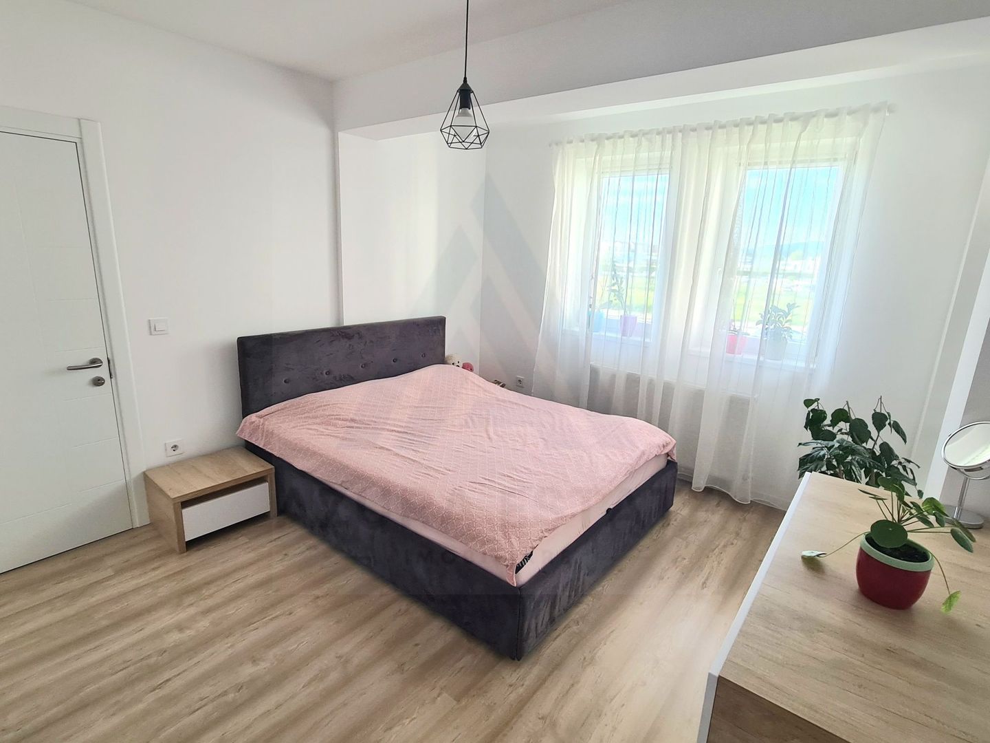 Apartament modern 57 mp utili 2 balcoane loc de parcare zona Lazaret - Poză 5