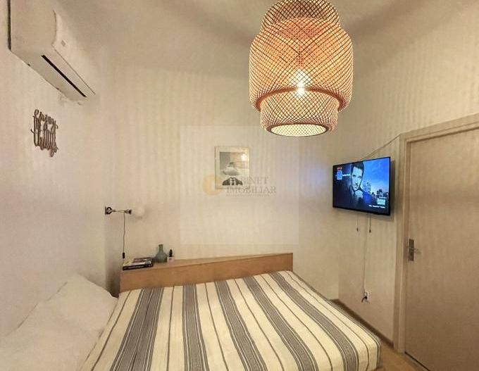 Garsoniera | Vedere catre Calea Victoria  | Airbnb | Certificat Turism - Poză 2