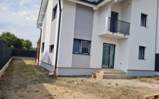 Casa 4 camere 2 bai terasa acoperita si teren 334 mp in Sura Mare - Poză 2