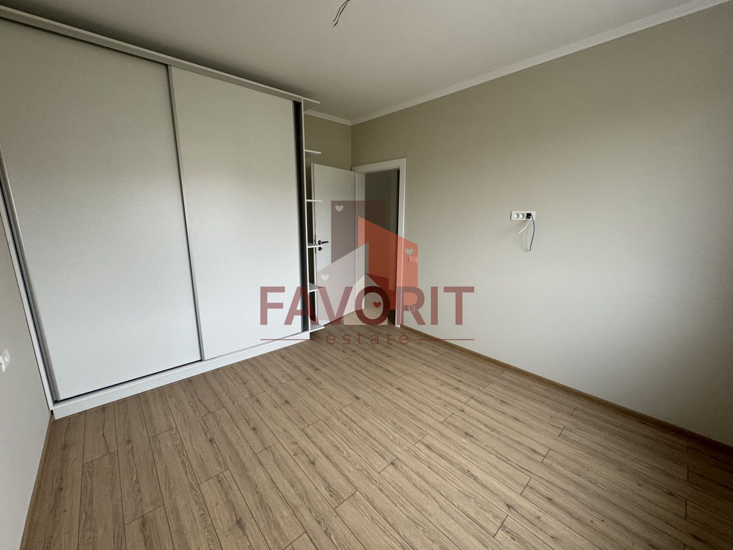 Etaj 1. Finisat la cheie. Loc de parcare - Poză 6