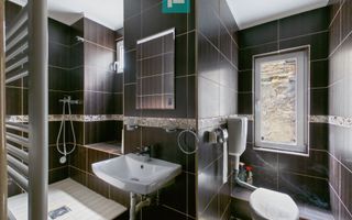 Spațiu central Jiga – birou sau locuință - Poză 13