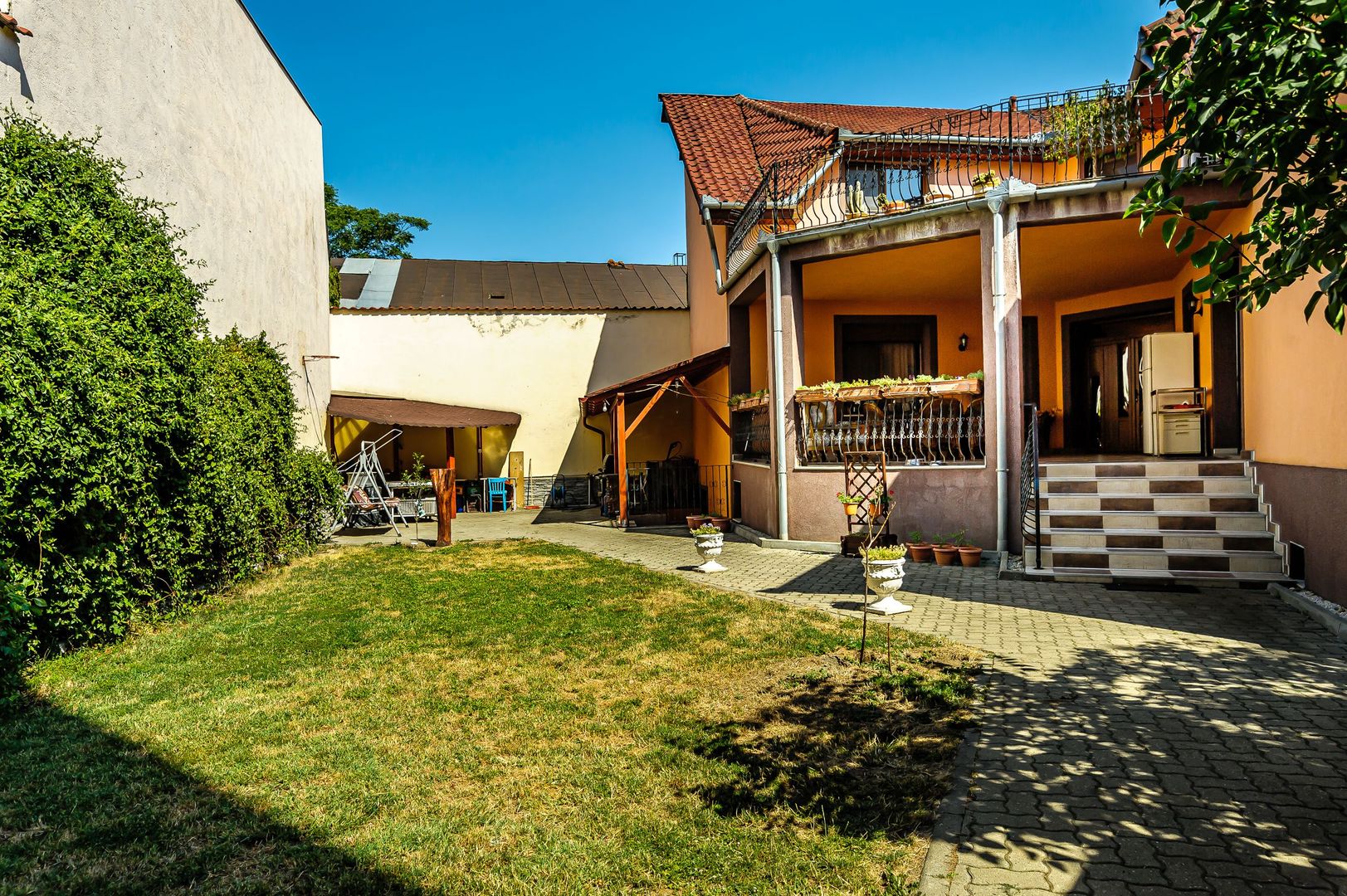 Casă superbă cu 6 camere, gradină și terasă, în centrul Aradului. - Poză 2