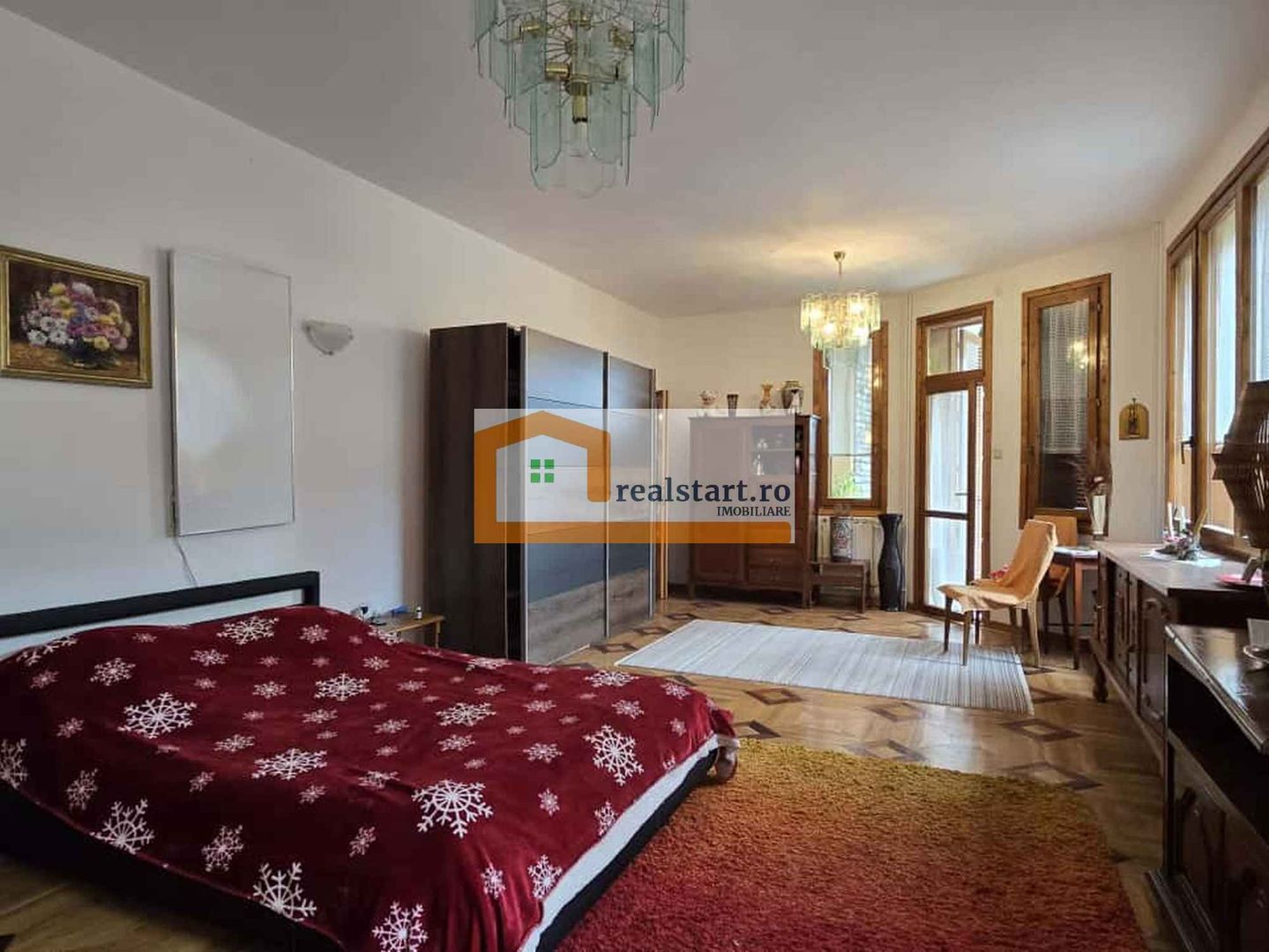 Vedere padure, panouri solare si fotovoltaice, pompa de caldura,  semineu - Poză 29