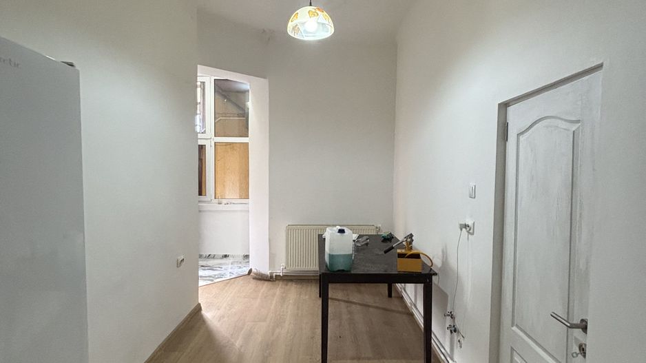 Apartament 2 camere,curte comuna/4 proprietari - Poză 8