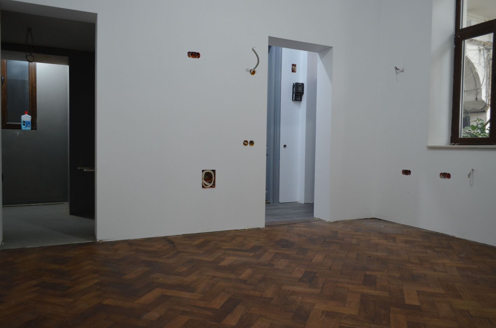Apartament renovat in cladire interbelica, zona centrala - Poză 10