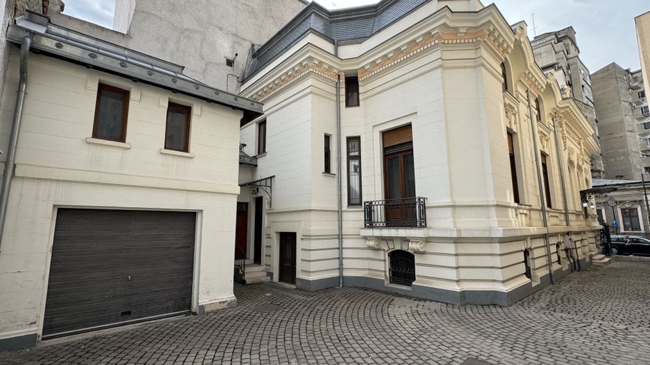 Universitate 20 camere arhitectura interbelica garaj curte piscina - Poză 1