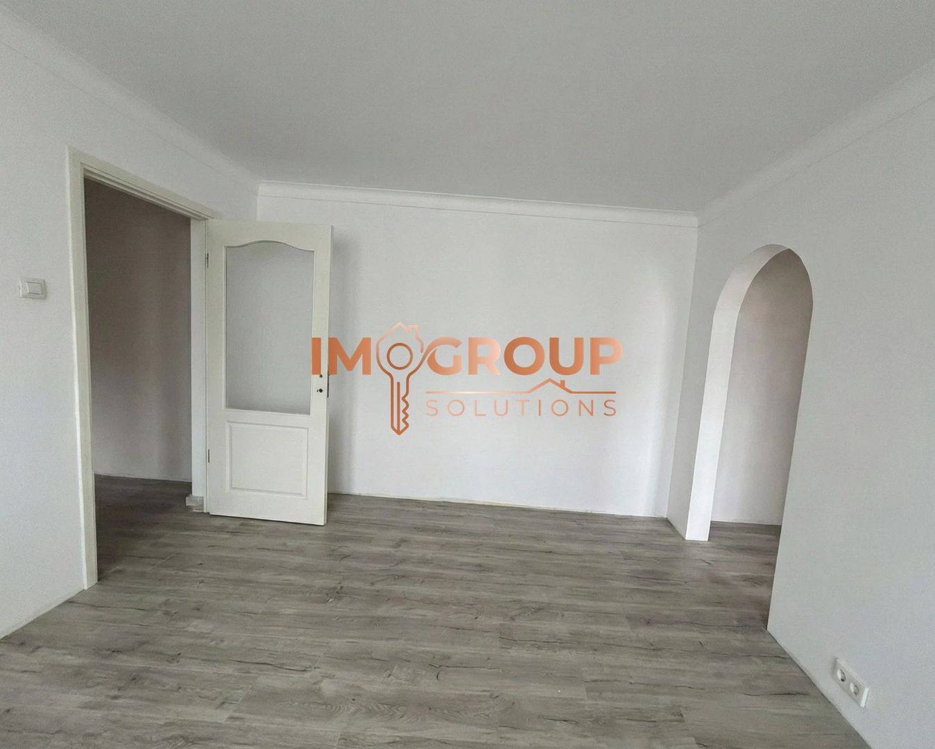 Apartament cu 2 camere -etaj intermediar - renovat complet - Poză 2