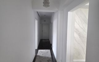 Apartament 3 camere si curte proprie - Poză 2