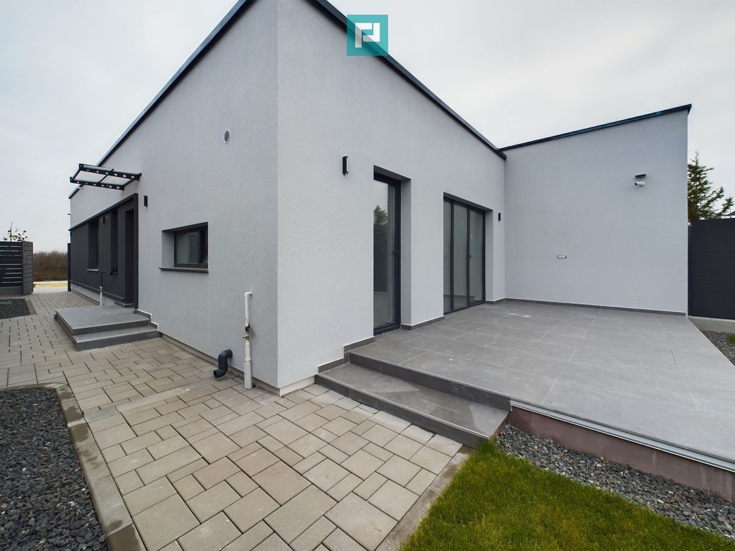 Duplex modern, pe parter, amplasat într-o zonă liniștită din Moșnița Nouă - Poză 18