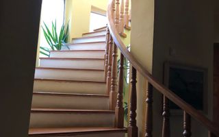 Vila generoasa,destinatii multiple - Poză 18