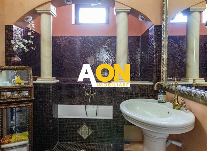 Casa din secolul XIX, ultrafinisata, ultracentral, 855 mp teren - Poză 10