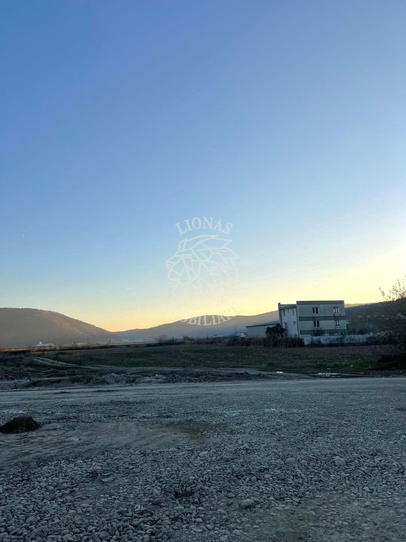 Teren 5800 mp-ideal hala, agricultura, investitie-Zona Groapa Saratii - Poză 1