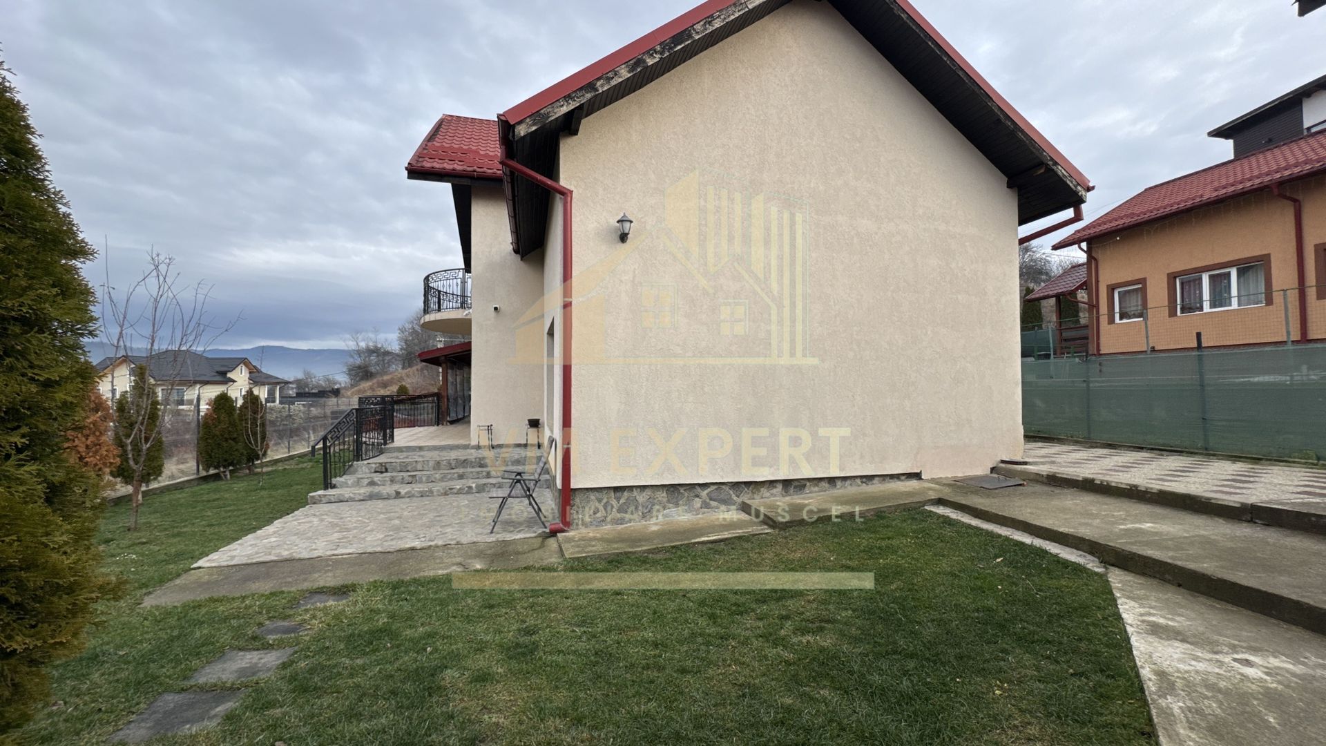 VILA 5 CAMERE 246 MP TEREN 817 MP CÂMPULUNG, 0 COMISION CUMPARATOR - Poză 2