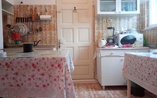 Centru! Vanzare casa cu 3 camere in centrul vechi Targoviste! - Poză 9