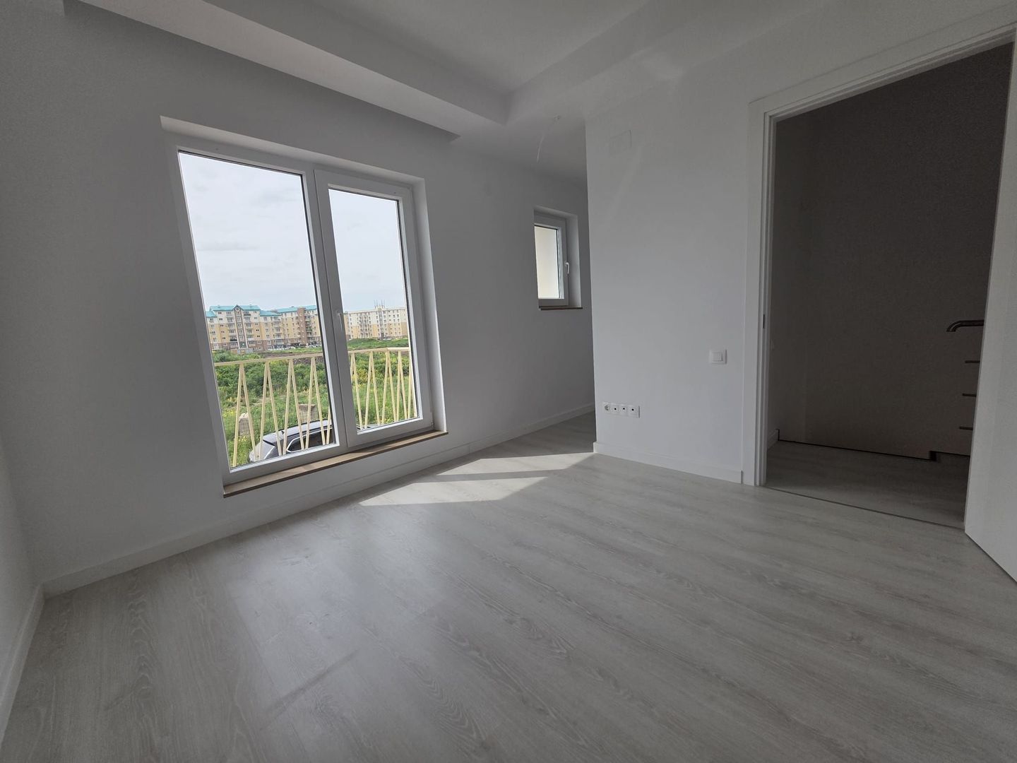 Vilă modernă 3 camere cu grădină privată – Cosmopolis - Poză 10