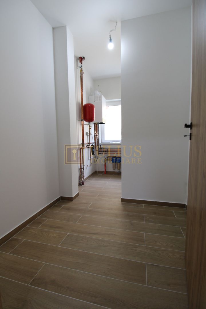 Casa zona Lunei, 5 camere + 3 bai, centrala proprie, rezidential sau birouri ! - Poză 19