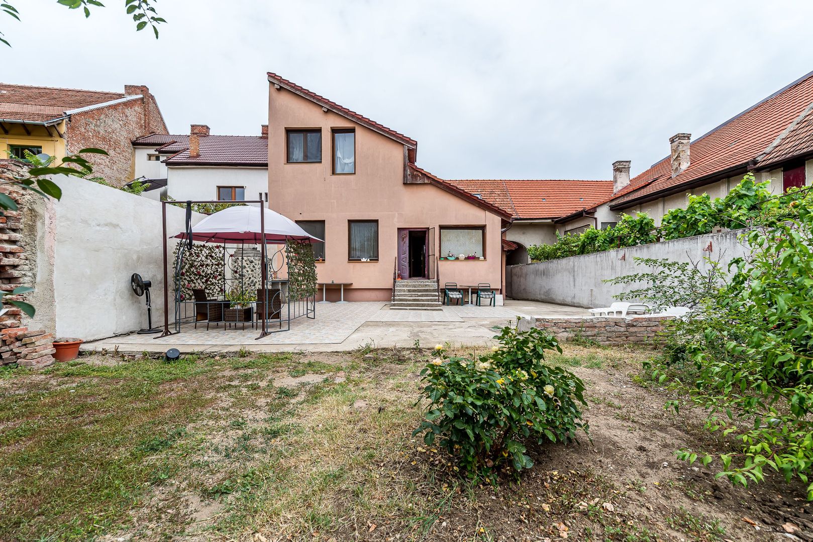Casa 6 camere - teren 558 mp - Centrul Aradului - COMISION 0 - Poză 1