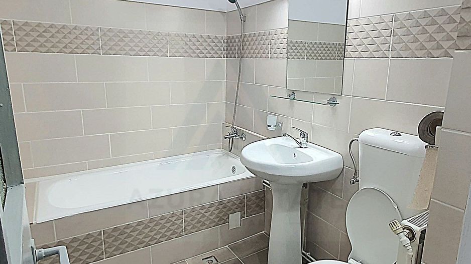 Apartament 2 camere etaj 1 balcon inchis pe Semaforului - Poză 3