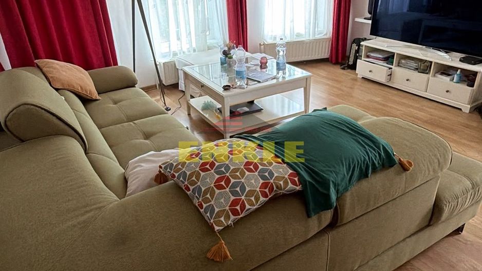 Vila 5 camere, zona Lebada, ultramoderna, 312 mp + teren 560 mp, 145000 euro neg - Poză 1