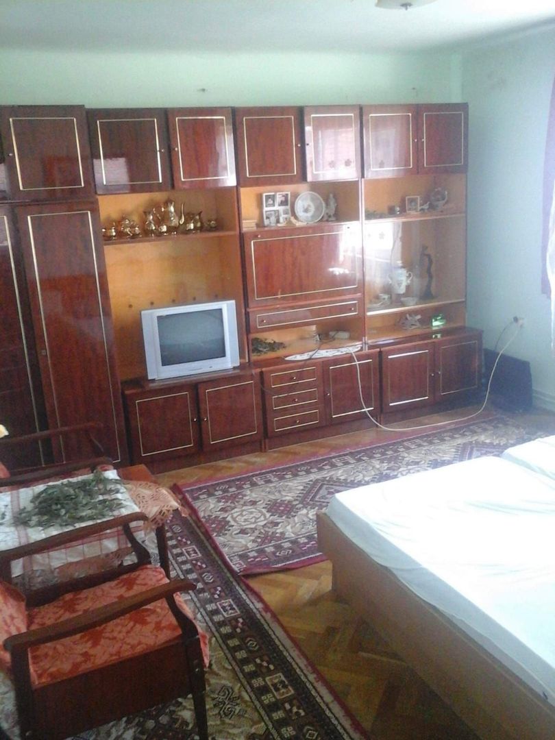 BRASADAS vinde casa cu etaj 4 cam 4 ari in zona 14 Mai. - Poză 1