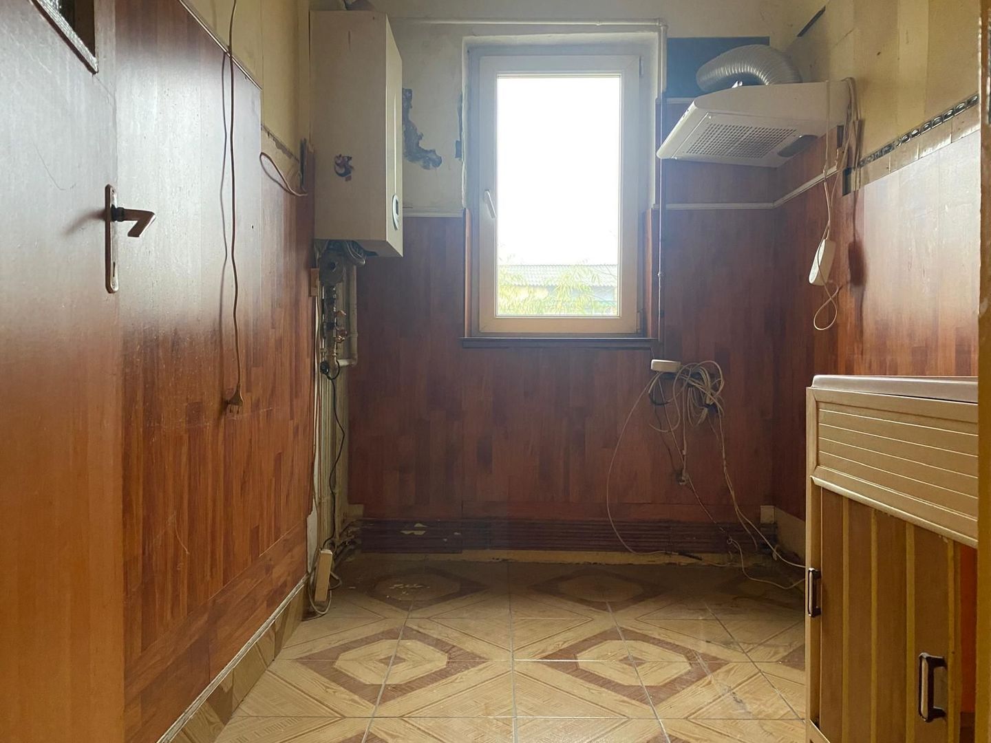 Vanzare apartament cu 3 camere în Micro 6  zonă căutată din Târgoviste - Poză 9