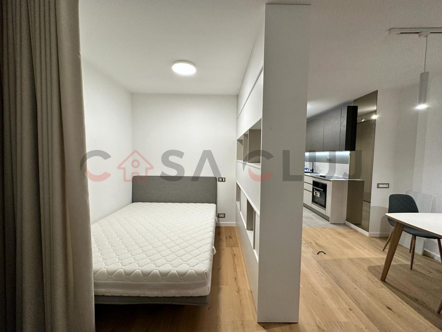 Apartament ultrafinisat. Parcare! Bloc Nou! Zona Fsega! - Poză 1