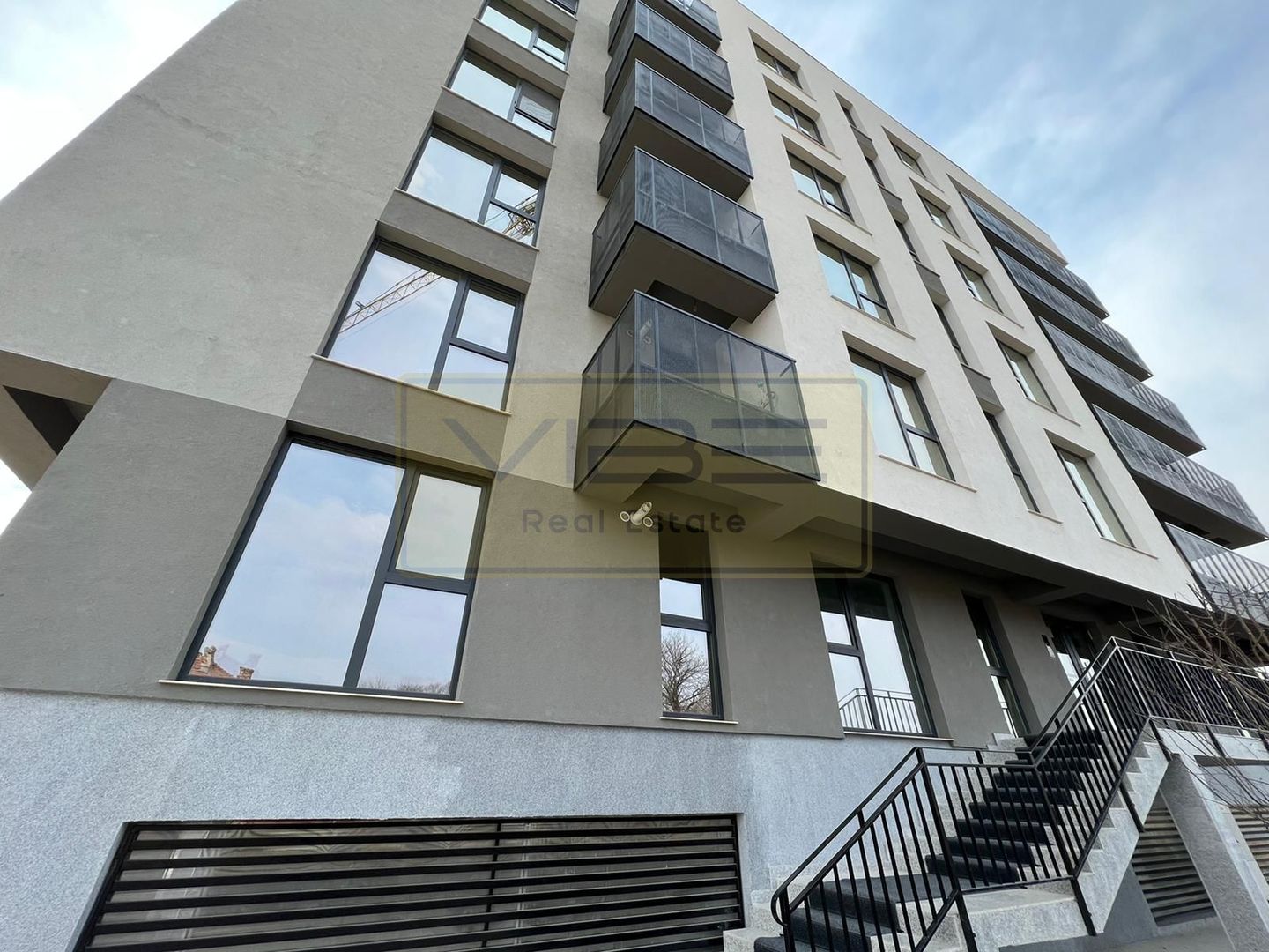 Apartament NOU 3 camere 2 bai, parcare privata zona  Copou - Poză 2