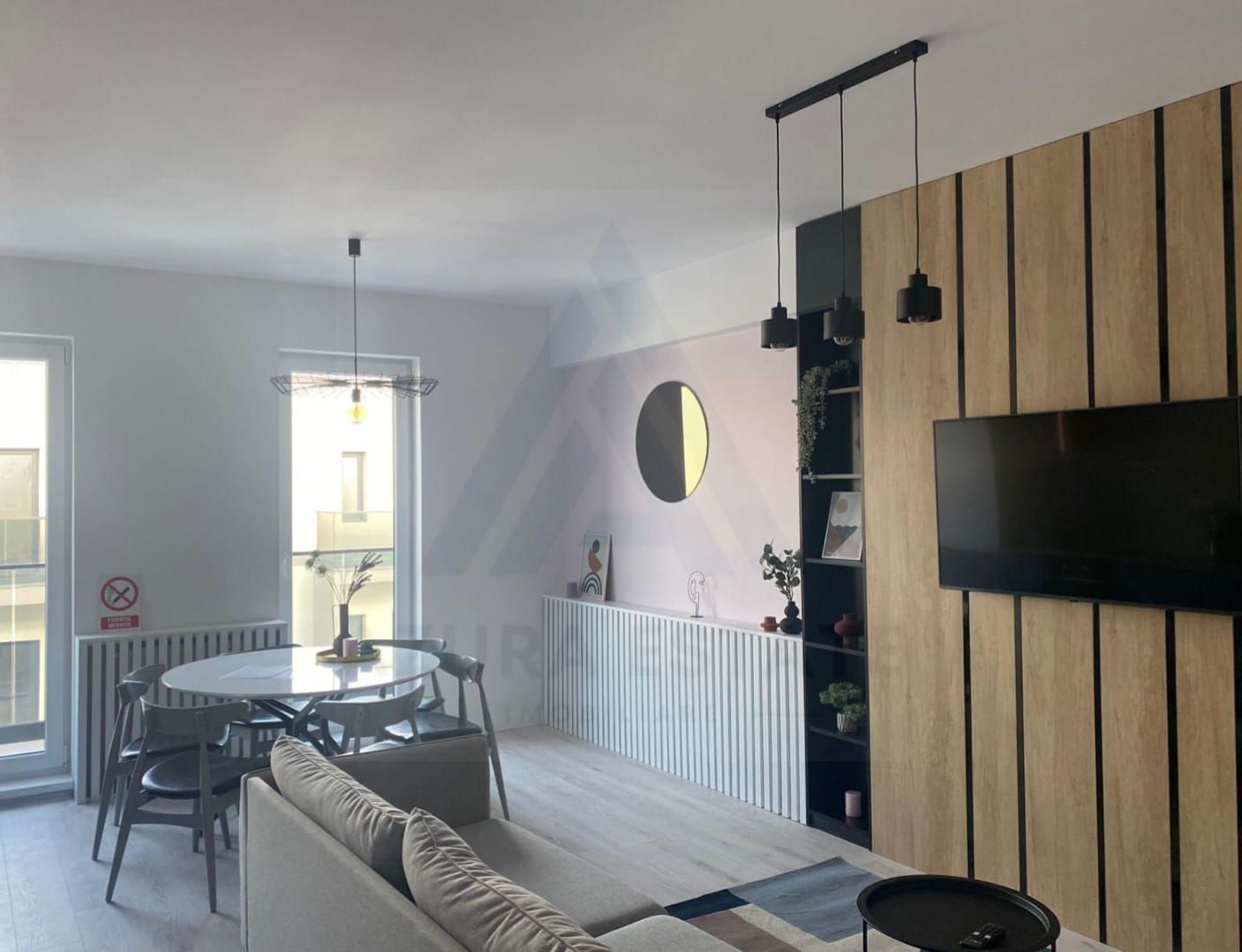 Apartament modern 3 camere balcon 5 mp utili si parcare zona Centrala - Poză 4