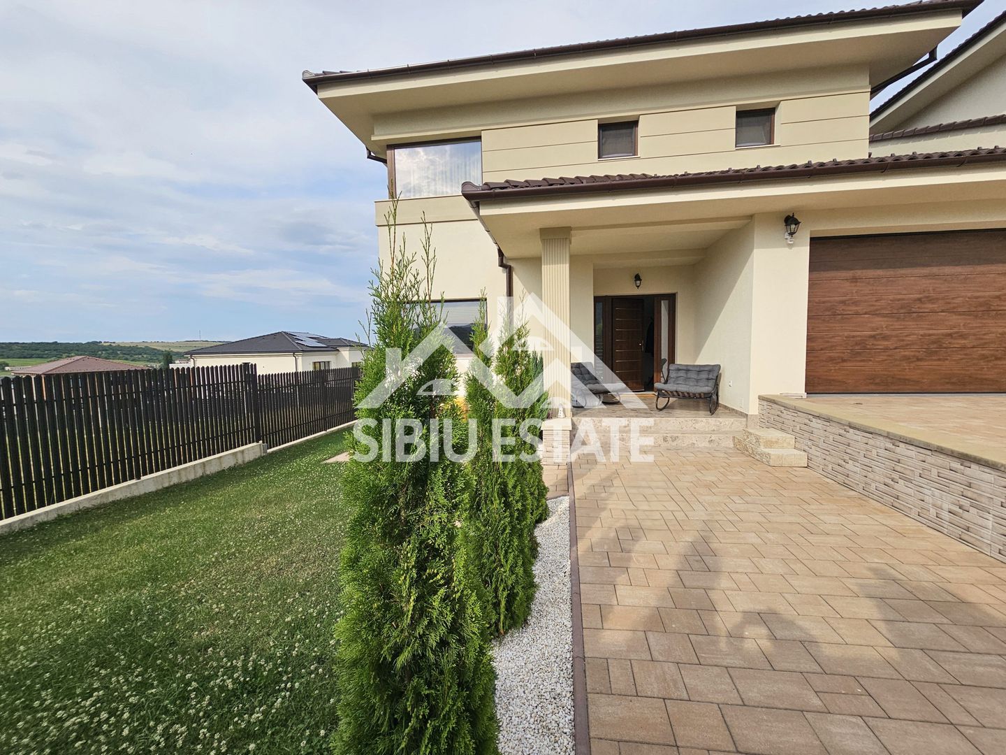 Casa Sibiu Cisnadioara, casa cu garaj, 5 camere, 3 bai - Poză 2