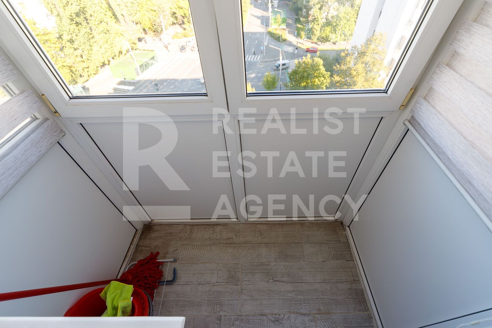 Vânzare, apartament cu 2 camere în zona Drumul Taberei - Poză 17